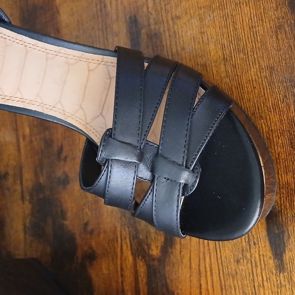 Brand New!!!GIANI BINI Women's SIZE 9.5 Black Wedge Sandals - Picture 6 of 9